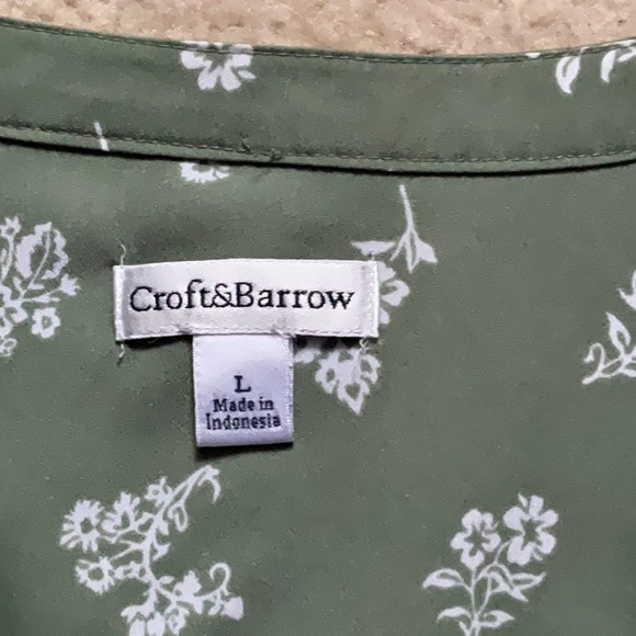 Green Blouse - Picture 2 of 2